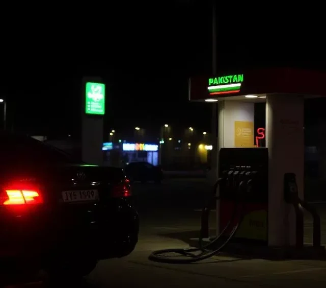 Pakistan Lockdown 2026: Fuel Crisis & Updates